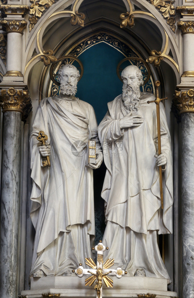 圣彼得和保罗祭坛在萨格勒布大教堂致力于玛丽的假设象征基督雕塑图片