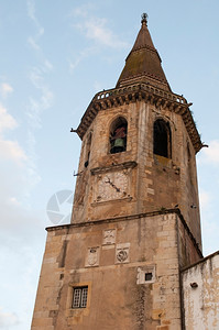 罗马式著名的葡萄牙托马尔SaoJoaoBaptista教堂塔长图片