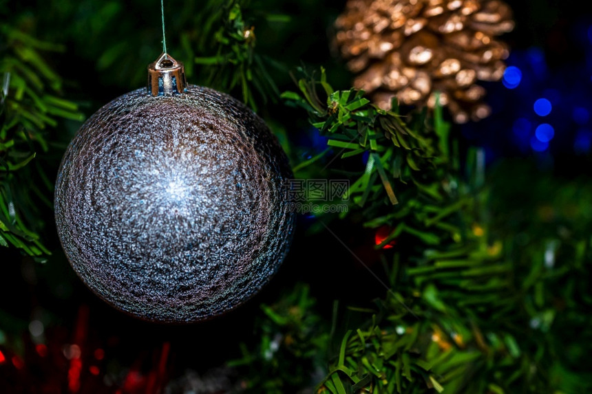 圣诞装饰品季节和首发光的玩具树图片
