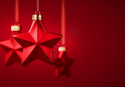 红色包子素材三颗五点明星圣诞装饰品红包子挂在绳索上与布贡迪红色的圣诞背景装饰节庆气氛概念选择焦点复制空间喜庆的酒红色星设计图片