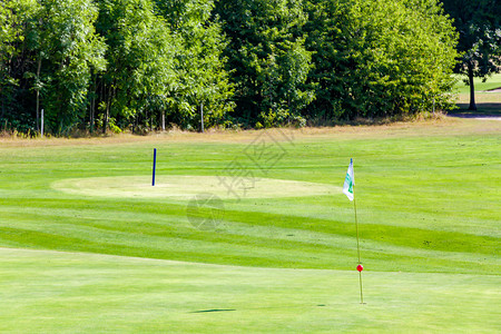 欧洲高尔夫俱乐部草洞图片