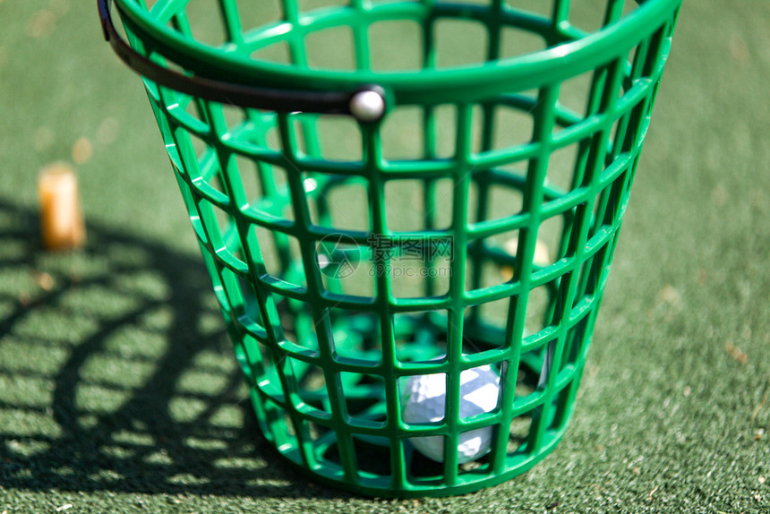 高尔夫俱乐部球盒子洞图片