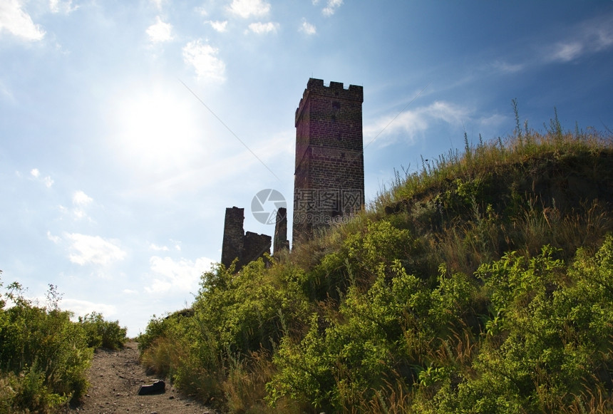 地标旅行捷克中部山区丘上的哈兹姆布克城堡废墟图片