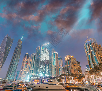 迪拜码头的夜景阿联酋未来派城市景观门户14图片