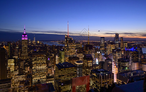 美国地标商业纽约市天际和日落时摩大楼的惊人全景图片