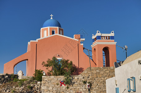 日落希腊圣托里尼多姿彩的教堂假期图片