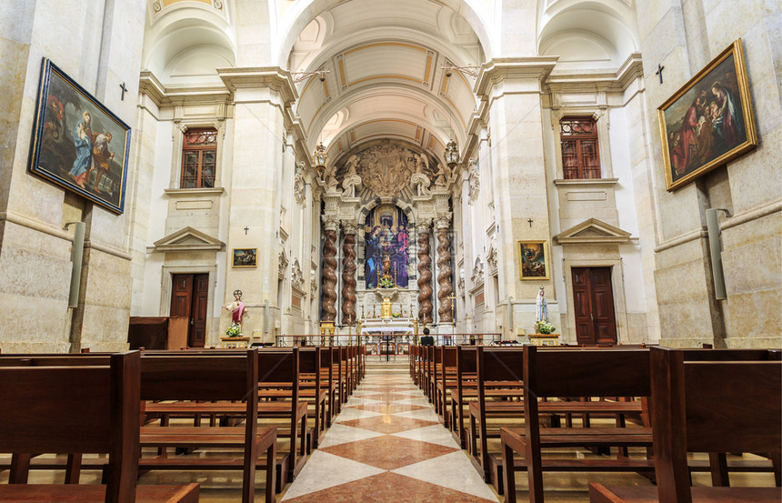 18世纪圣约瑟夫巴洛克教区堂内地在葡萄牙里斯本主礼拜堂的祭坛上方有一座壮丽的拜萨降生雕塑位于葡萄牙里斯本镀金首都所罗门尼图片