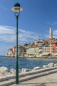 建筑物克罗地亚Istrian半岛上的Rovenj市以意大利名字Rovigno位于Istrian半岛西海岸的罗维尼奥为名该镇已成受背景