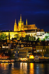 首都旅行古老的布拉格城市风景和日落后查尔斯桥城市景观图片