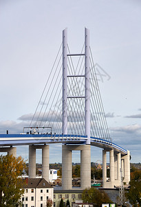 霍尔姆鲁普建筑学高层架桥顶起至鲁根岛旅行背景