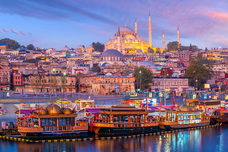 伊斯兰旅游暮日落时土耳其伊斯坦布尔市中心城风景图片