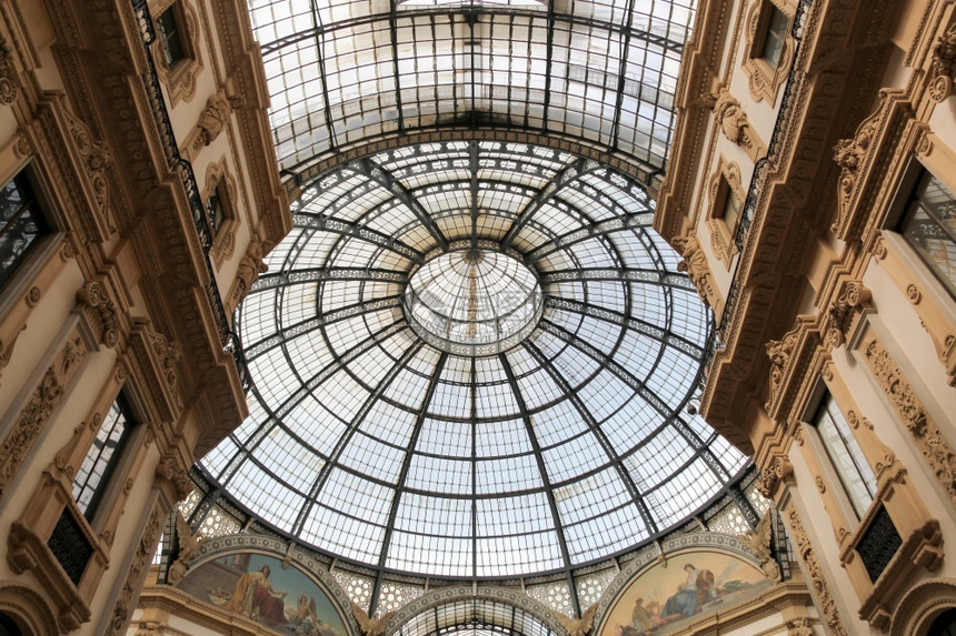 玻璃VittorioEmanueleII画廊在米兰意大利圆顶建造图片