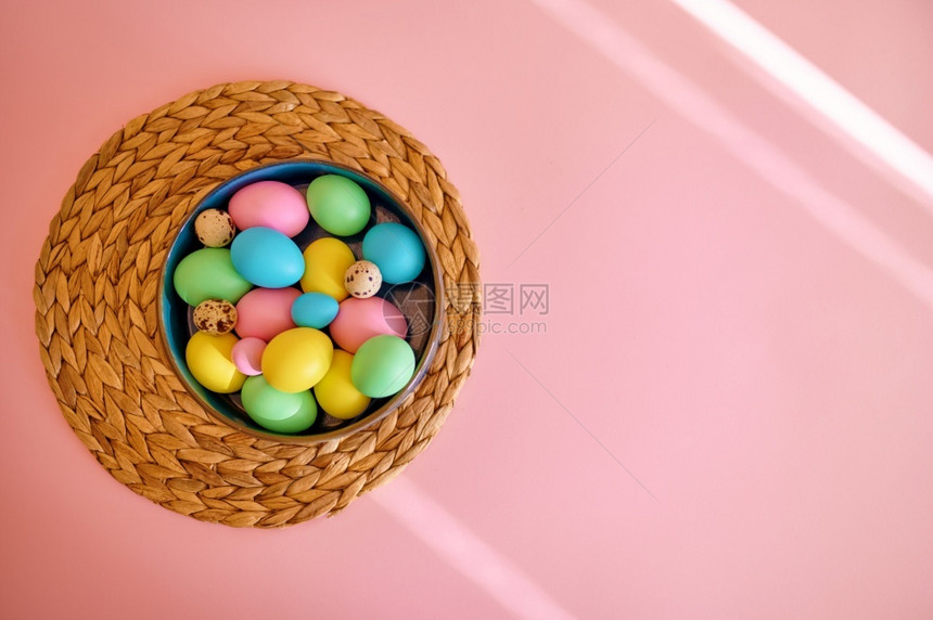 礼物四月以碗粉红背景顶端观赏帕夏尔食物活动装饰春季节日庆祝活动象征彩蛋粉色背景等形式多彩的东鸡蛋颜色图片