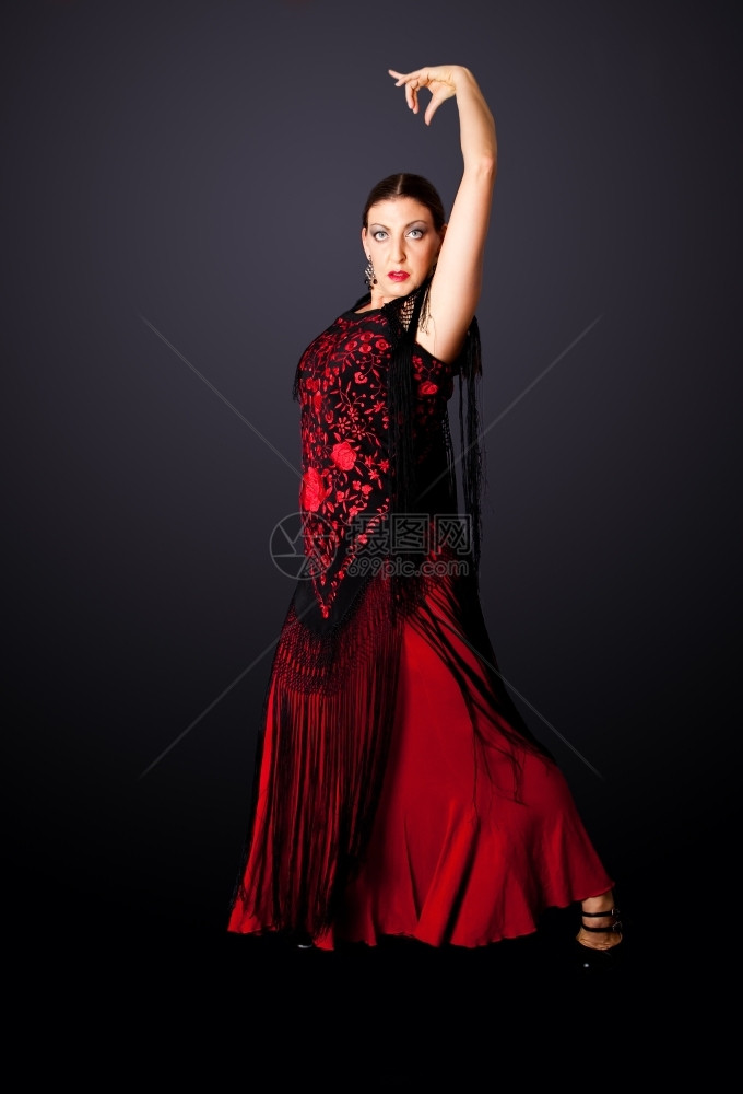 拉丁西班牙美丽的Flamenco舞女子穿着现代西班牙妇女服装穿着红色和黑衣服的PasoDoble跳舞与世隔绝女民俗学图片