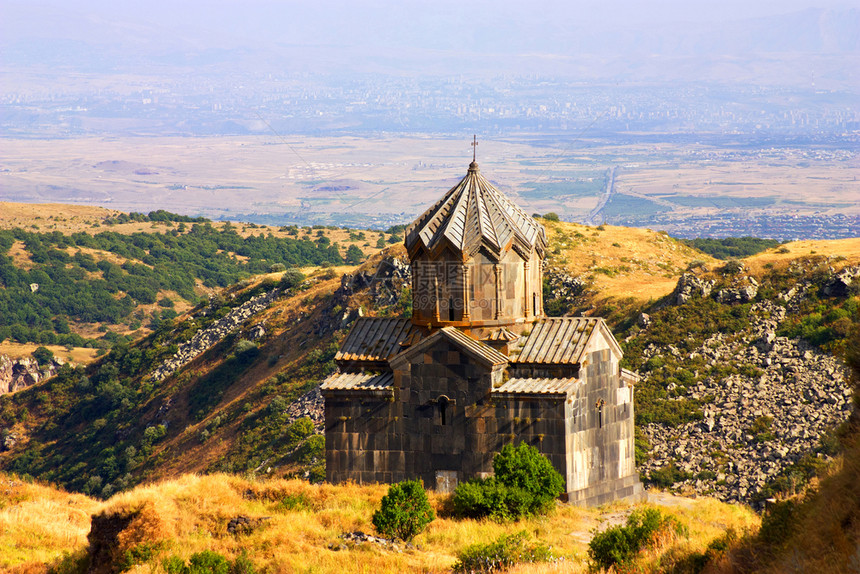 纪念碑亚美尼阿拉加特山斜坡上的安伯德堡垒附近的瓦拉马尚教堂阿加特人瓦赫玛申图片