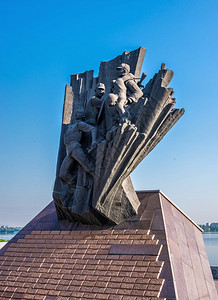 2020年7月1日乌克兰第聂伯罗07182阳光明媚的夏日乌克兰第聂伯罗河堤上的阿富汗阵亡战士纪念碑乌克兰第聂伯罗阵亡阿富汗战士纪念碑长廊一种门户1背景