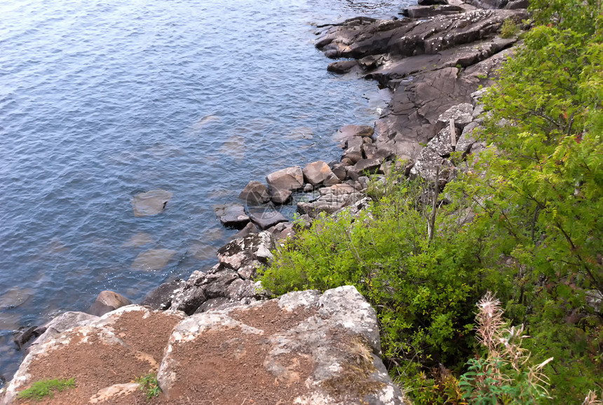 高度海边岸悬崖的景色风海边岸悬崖面的景象海岸线夏天图片