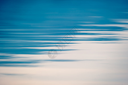 墙纸场景湖清澈的蓝色海平面水景抽象背清净的静水图片