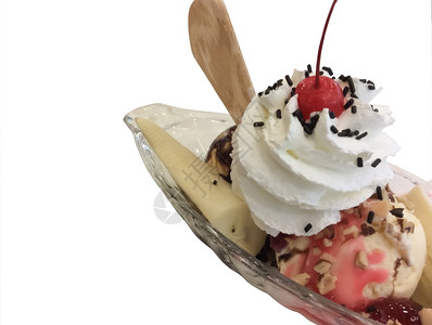 新鲜的白色背景冰淇淋杯中草莓碗图片