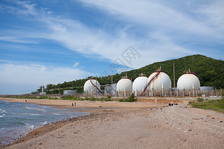 石油炼厂工形式业区观点的程烟囱图片