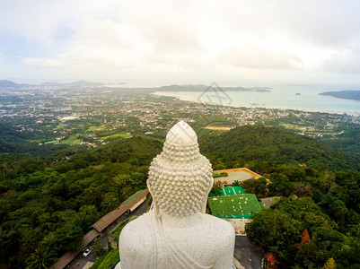 海佛斯亚洲GoldenBigbuddha雕像空中观视泰国普吉朝圣天背景