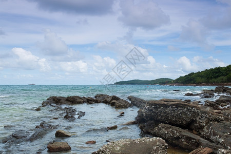 海滩岩石图片