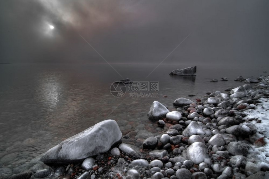 摩尔多雾路段寒意来自挪威峡湾的冬季风景图片