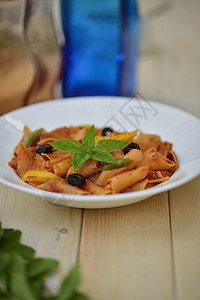 蔬菜樱桃贴近面食勺子和叉的照片橄榄图片