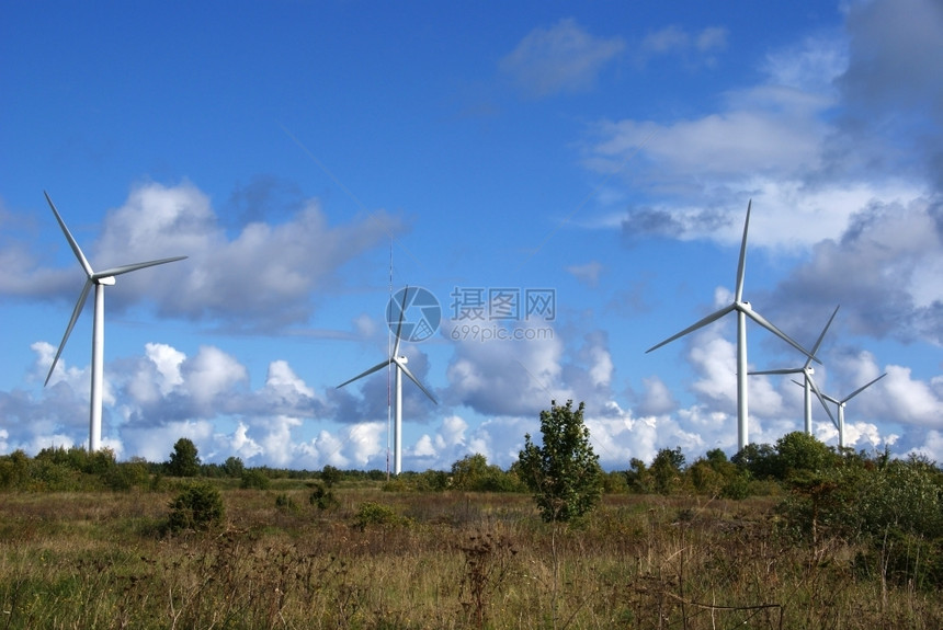 自然和天空背景的风力生成器在大自然和天空的背景上场地观技术图片