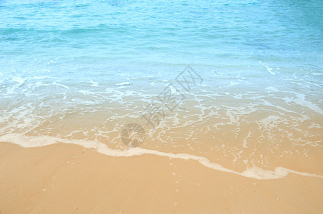 溅夏季海滩和蓝色洋波浪状的旅游图片
