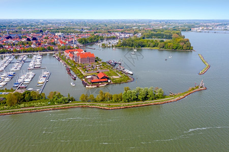 来自荷兰港湾和传统Hororn村的空中航公司运目的地港口图片