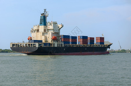 海运集装箱货船海洋集装箱货船全球的码头加载图片