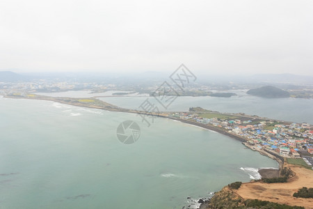 绿色蓝的韩国济州岛冬季风景地平线图片