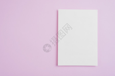 粉色的笔记本红空纸工作表书图片