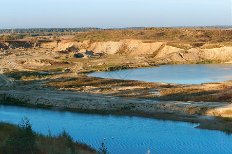 河道采砂加里宁格勒矿采砂和挖掘机背景
