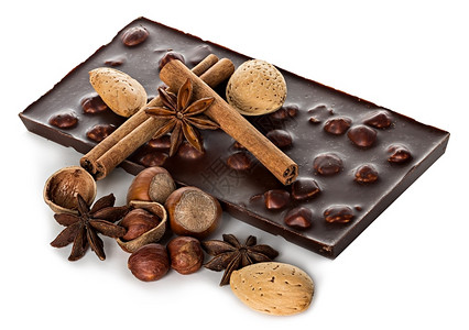 榛子香料巧克力和加肉桂棒的坚果恒星孤立芳香图片