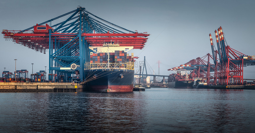 进口集装箱码头汉堡港一个的全景图船舶图片