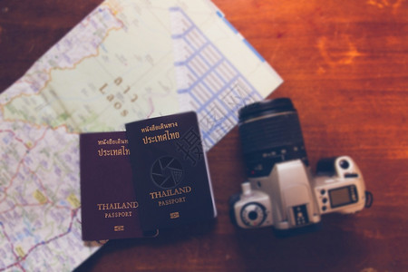 亚洲票国际的泰护照和世界旅行上的泰国护照和相机Asia图片