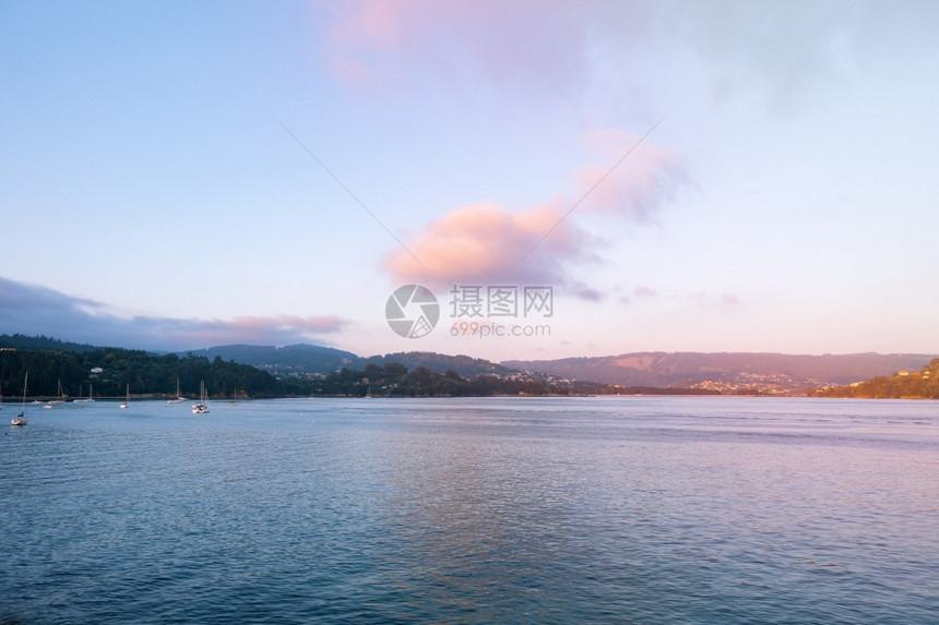 天空旅行云西班牙加利亚以北美丽的海景西图片