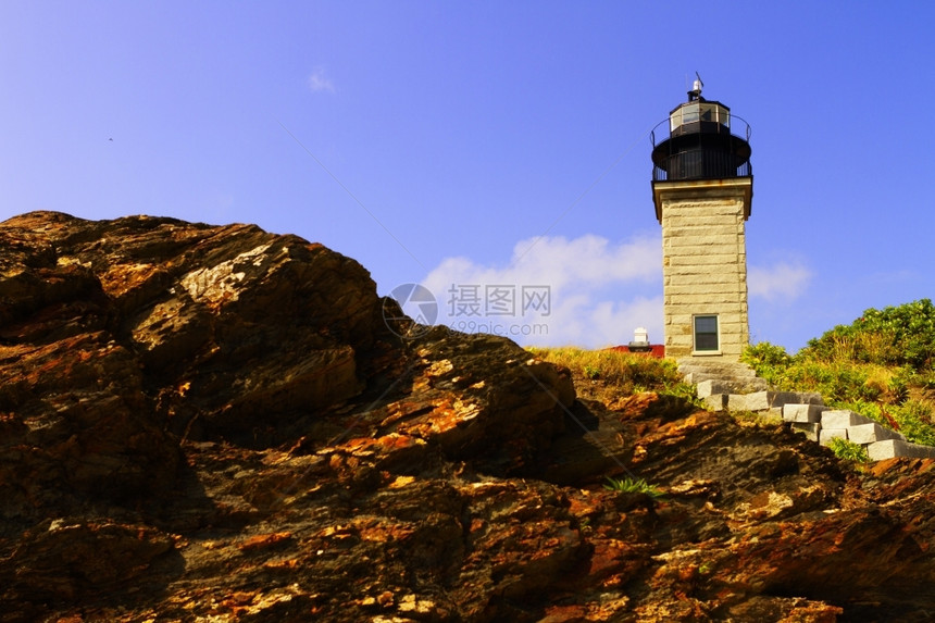 大西洋岛美丽在岩石海岸的灯塔上在岩石海岸的灯塔上图片