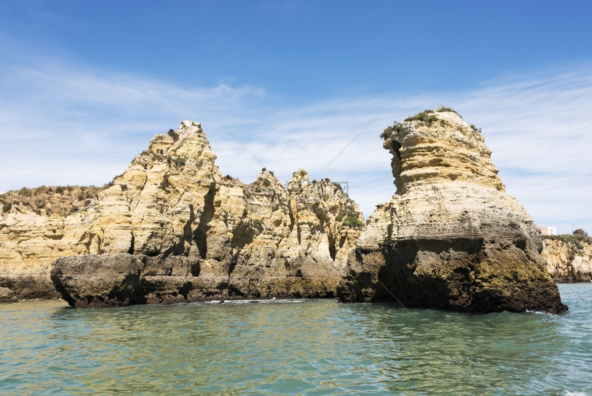 在葡萄牙的阿尔加夫市拉合岩中悬崖和是世界上最美丽的海岸线旅行拉各斯晴天图片