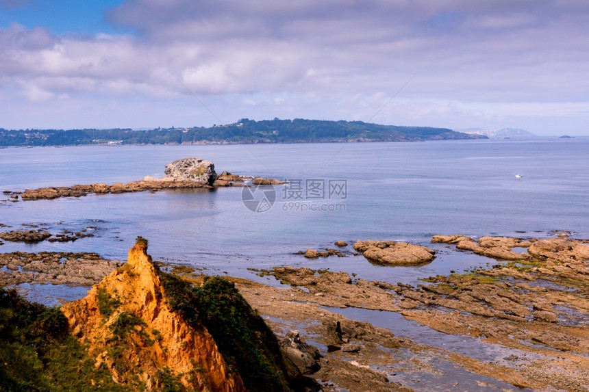 海滩夏天平静的西班牙北面美丽的海景观西班牙北部图片