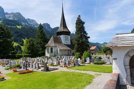 草地广州瑞士红色蒙特沃州带有木制屋顶和的教堂瑞士绿色图片