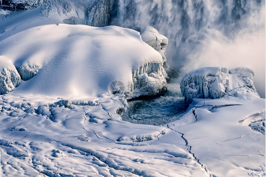 尼亚加拉瀑布冷冻美丽的雪图片