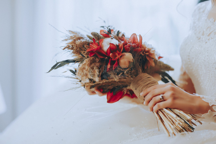 新娘手中的花束图片