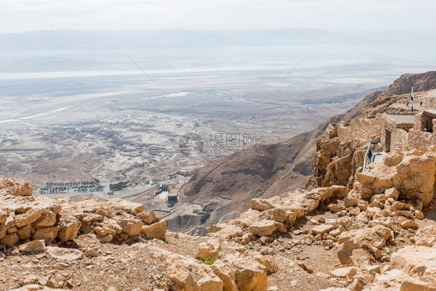 从马萨达到以斯拉尔和约丹的死海横渡从以斯拉尔的马萨达岩石历史以色列门户14图片
