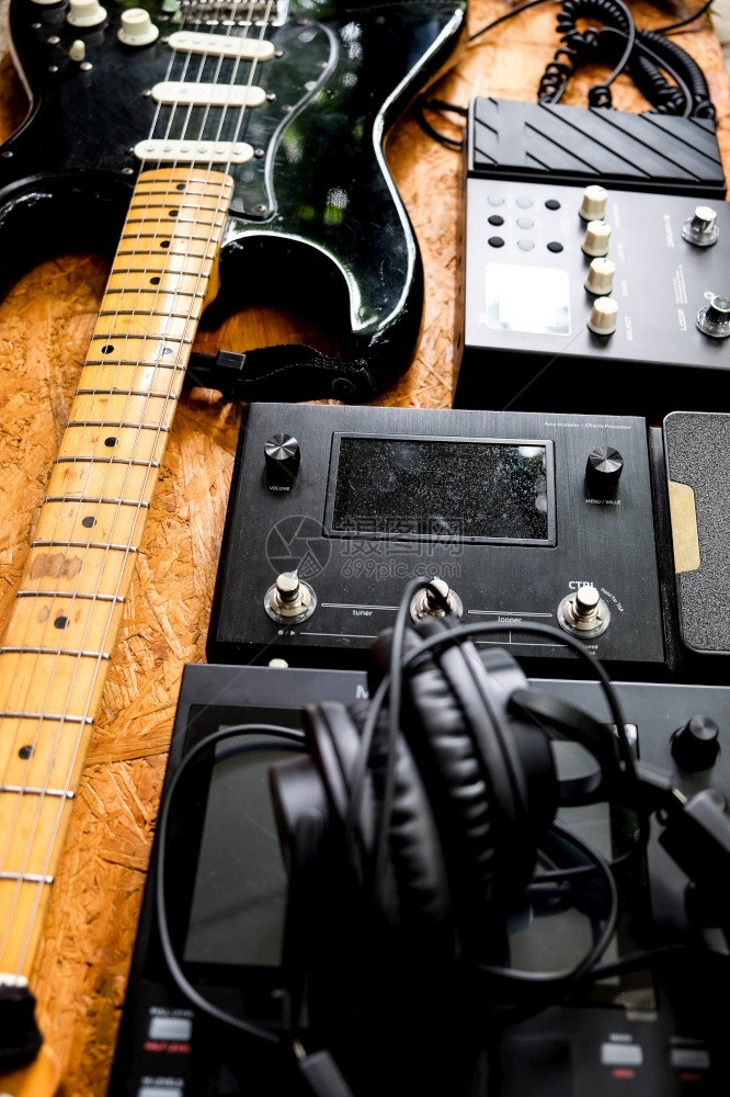耳机电气麦克风关闭乐器音背景概念吉他和工作室设备图片