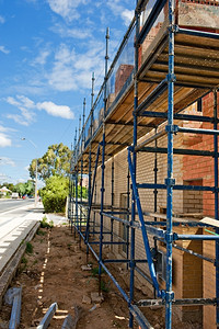 正在建设中的新住宅以对抗蓝天装修屋云图片