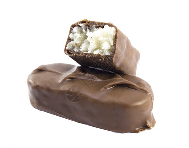 士力架关闭巧克棒用白色的椰子隔开吃糖果图片