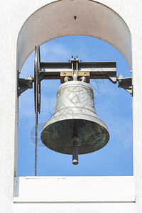 一种乡村的小钟塔教堂一号的钟声蓝色图片